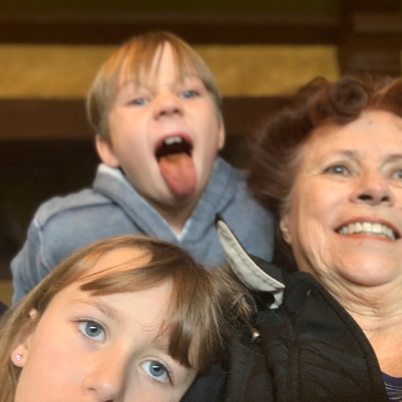 Meet your Posher, Gloria - Picture 1 of 1